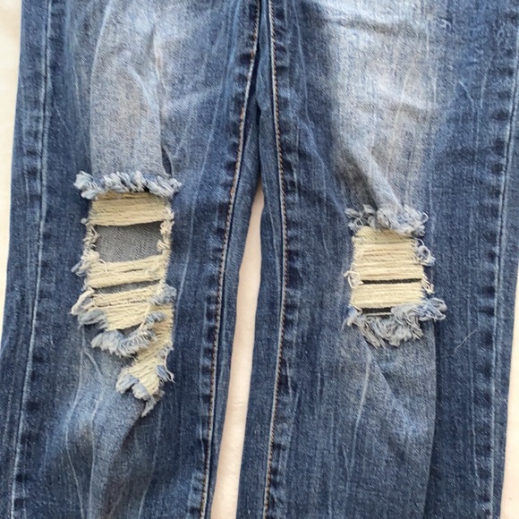 High-Waisted Jeans - Picture 4 of 6